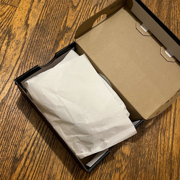 Jordan’s retro 11 (TD) white varsity red black - toddler 5c - NWT AND BOX - Picture 5 of 7